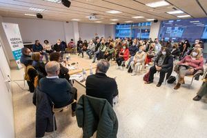 La Audiencia de vecindario de la playa pone el foco en la reforma de la Avinguda dels Banys de Castelldefels