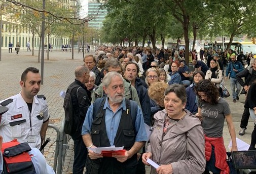 Centenares de personas se autoinculpan por sedición en la Ciudad de la Justicia de L’Hospitalet