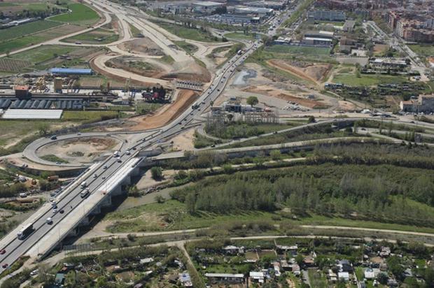 ¡Atención conductores! En marcha el carril provisional de salida hacia la C-245 desde Sant Boi
