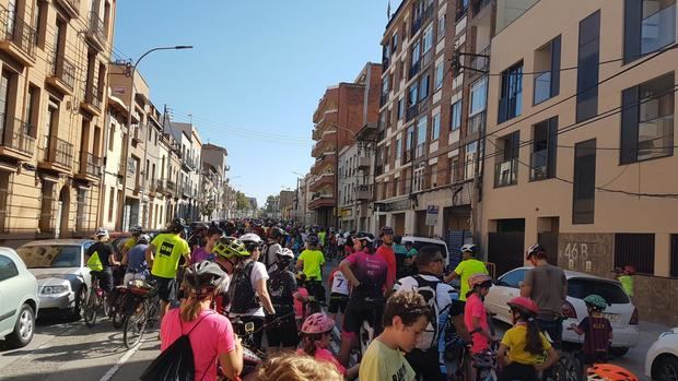 Ciclistas participando en el paseo en bicicleta contra el cambio climático este 29 de septiembre