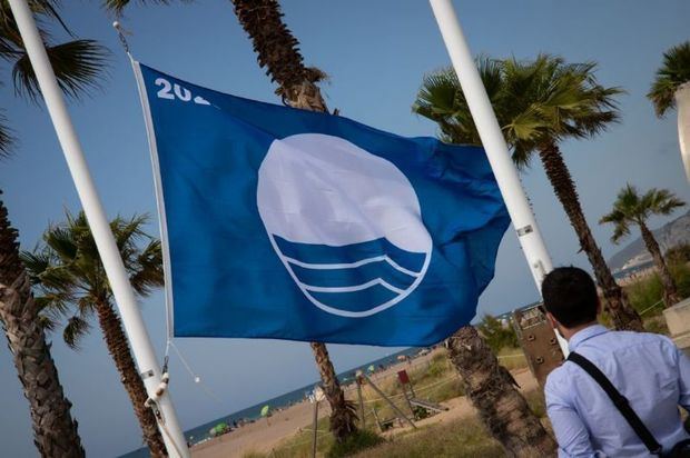 Castelldefels renueva la bandera Azul en dos de sus tres playas