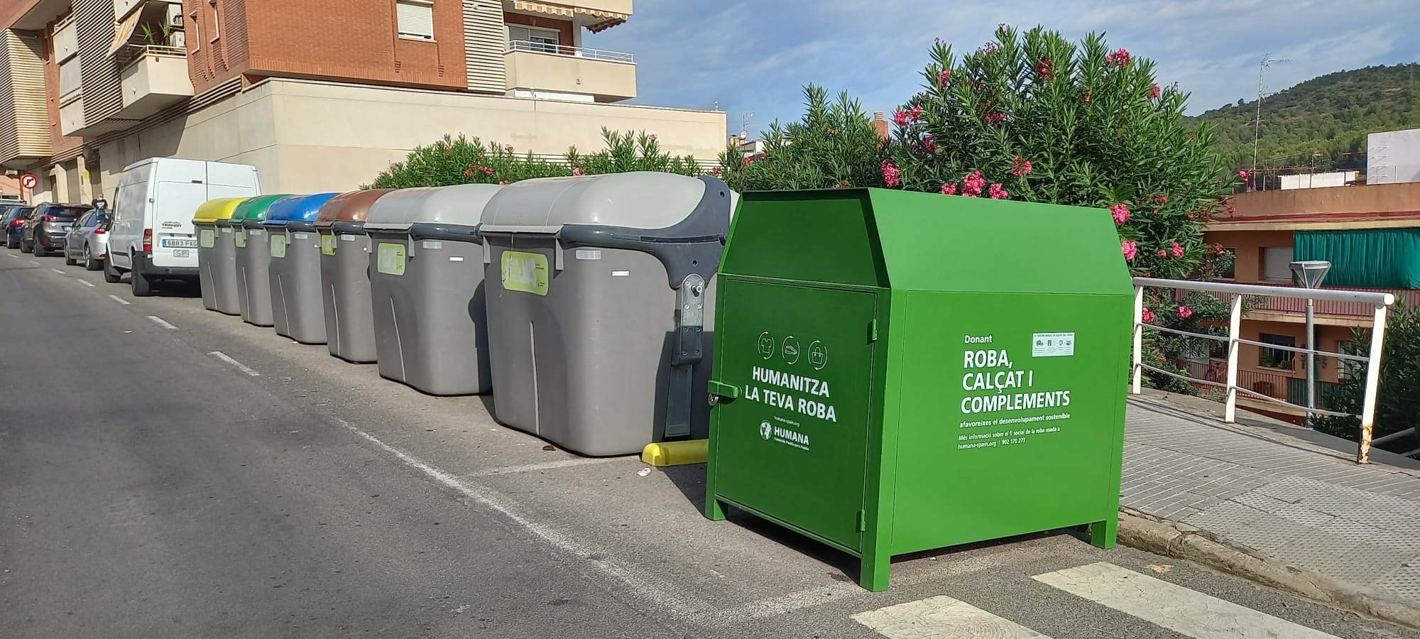 Gavà mejora y amplia el servicio de recogida de ropa
