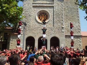 Actuación de castellers en la Fiesta Mayor de Begues.