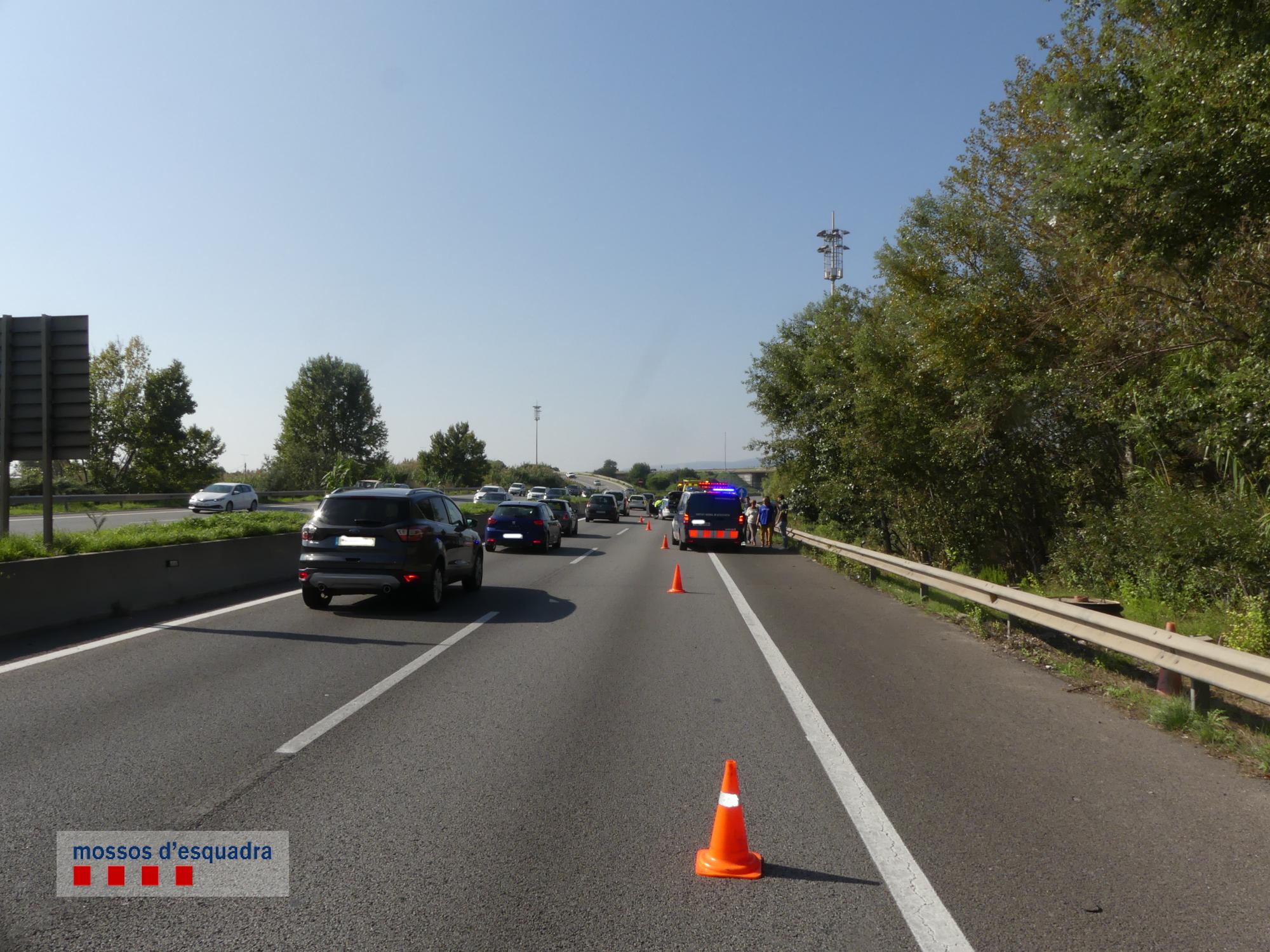 Detenido un conductor por chocar voluntariamente con un motorista en El Prat
