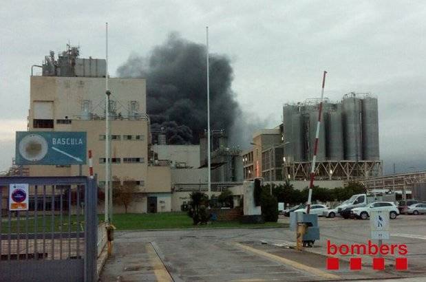 El incendio de Platisverd colma la paciencia del Ayuntamiento de El Prat y la Generalitat