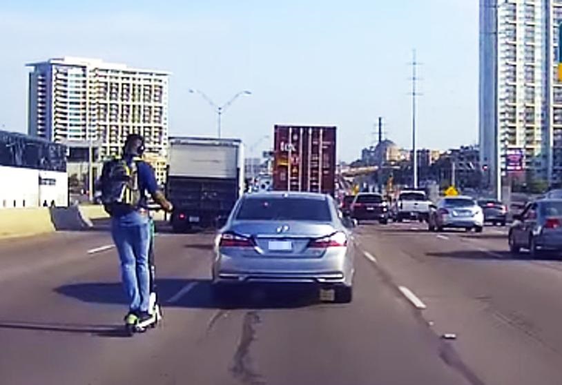 Los mossos interceptan al conductor de un patinete eléctrico que circulaba borracho por la A-2
