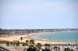 La playa de Les Botigues de Sitges, muchas veces confundida con la de Castelldefels.