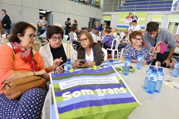 Las personas mayores aprenden a sacarle más partido tecnológico al móvil