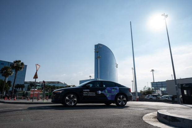 El monopolio del taxi en el aeropuerto de El Prat termina: Cabify logra una parada exclusiva