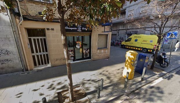 Madrugada trágica en Collblanc: se investiga la muerte de una mujer que se ha caído por una ventana