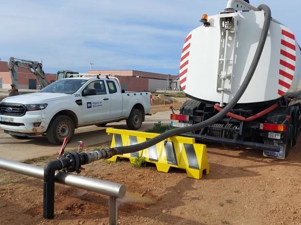 Camión cisterna de agua regenerada proveniente de la Estación Regeneradora de Agua de la ecofactoría del Baix Llobregat