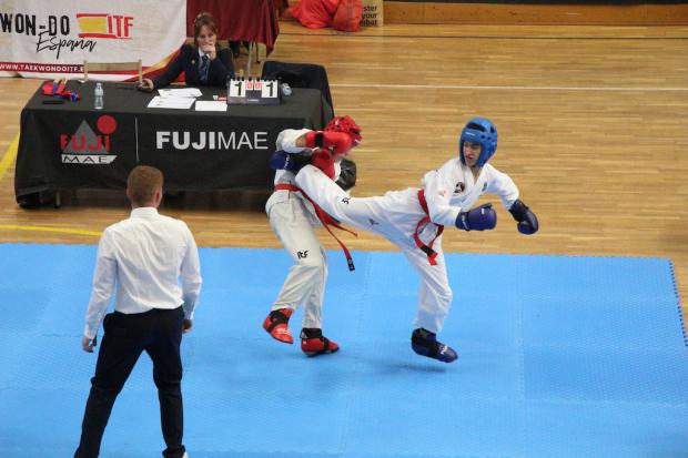 Alumnos de la escuela taekwon-do Yon-Gam