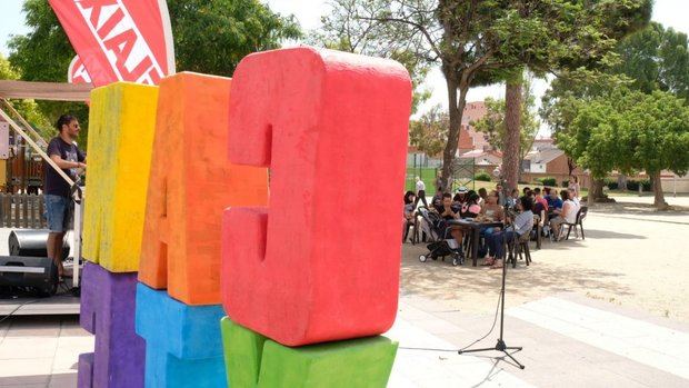 Celebración y presentación de la app y carné para jóvenes en el parque de Can Xic de Viladecans. 