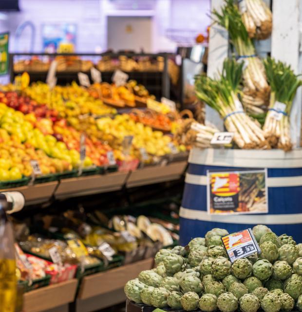 La alcachofa del Baix Llobregat, producto estrella en los supermercados Caprabo