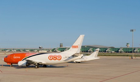 El Aeropuerto de El Prat bate un nuevo récord en carga aérea