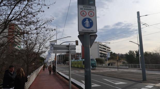 Obras en el Pont d'Esplugues para crear un carril exclusivo para bicicletas y patinetes