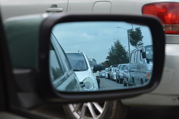 Los vehículos contaminantes que quieran circular por la zona de bajas emisiones tendrán que pagar dos euros al día