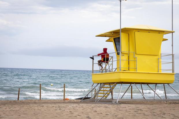 Castelldefels contrata el servicio de salvamento y socorrismo para esta temporada de playa