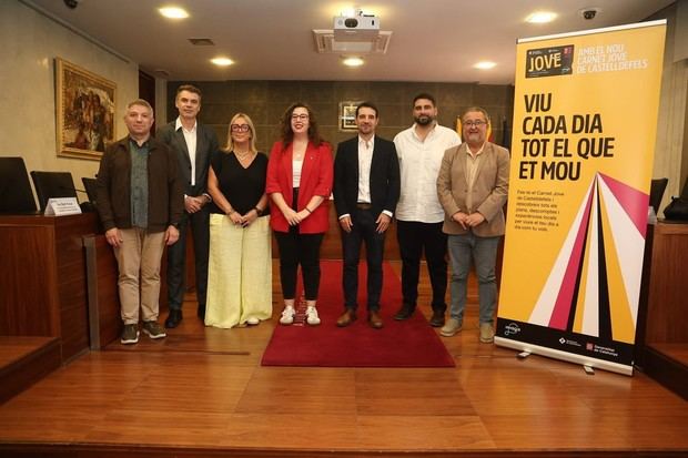 Castelldefels lanza su Carnet Jove con 29 ventajas para jóvenes locales