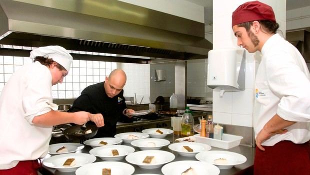 Castelldefels lanza un innovador programa de FP Dual en Hostelería para jóvenes
