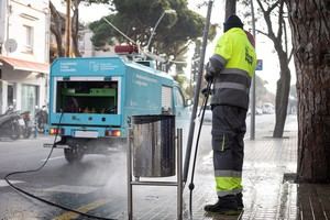 Castelldefels lanza un plan de limpieza intensiva en las calles este jueves