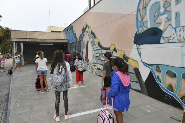 Castelldefels insiste en que las aulas de las escuelas tengan un máximo de 22 alumnos