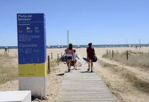 Castelldefels lanza campaña para prevenir ahogamientos en playas y piscinas