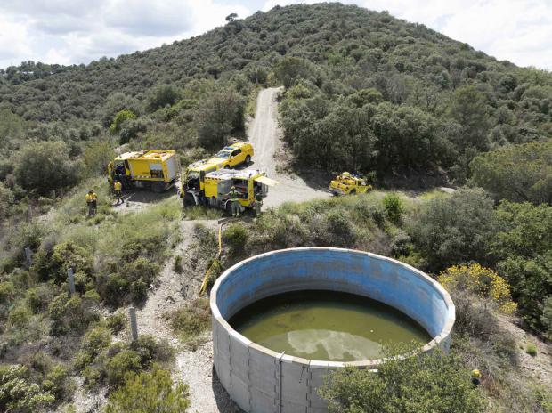 Castellví rellena su balsa de prevención de incendios con agua sobrante del depósito municipal