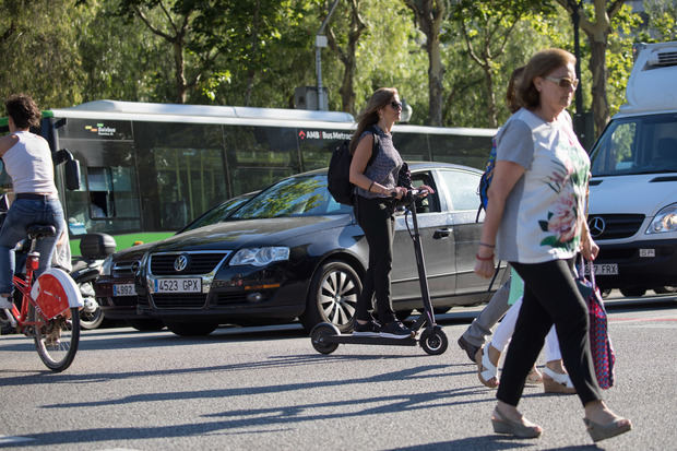 Los patinetes eléctricos no podrán circular a más de 10 km/h en Cornellà