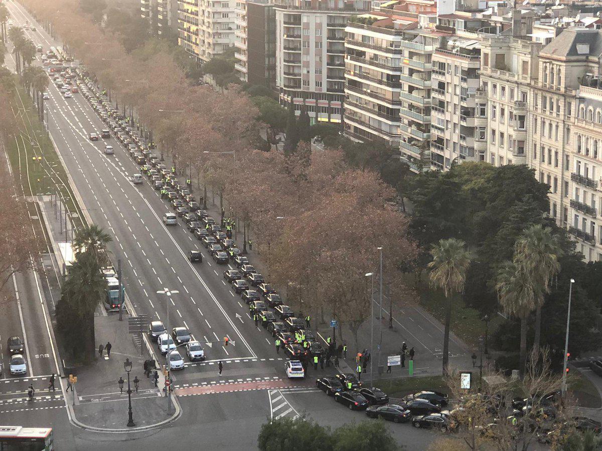 El AMB apoya la pre-contratación de los VTC de una hora mientras Uber y Cabify amenazan con dejar Barcelona y el área metropolitana