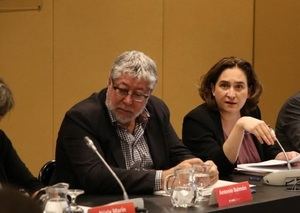 Antonio Balmón, alcalde de Cornellà y vicepresidente ejecutivo del AMB, junto a Ada Colau, alcaldesa de Barcelona y presidenta del AMB