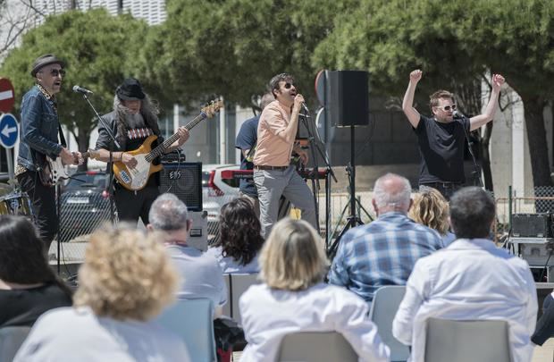 La Fundación Tony Manero reconoce el trabajo del personal sanitario con un concierto en Bellvitge