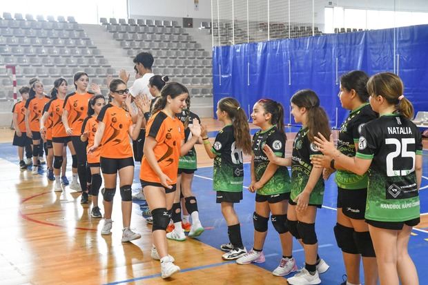 20 equipos del Baix brillan en las finales de la mayor competición de deporte escolar de Barcelona