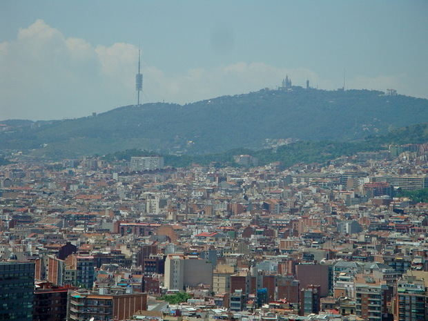 Baja el dióxido de nitrógeno en la conurbación de Barcelona