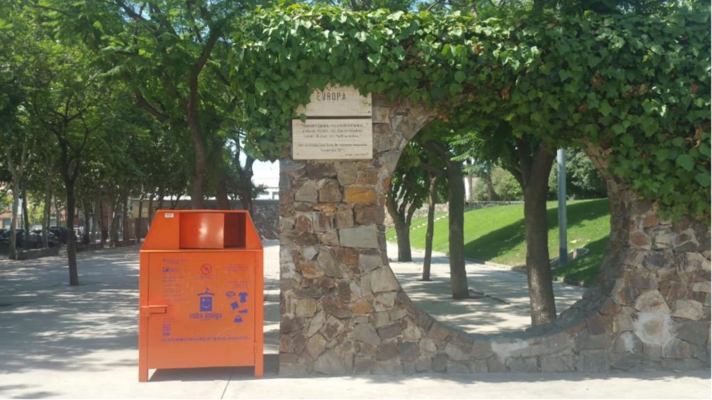 50 contenedores de Roba Amiga dan trabajo a 7 personas en Viladecans | Llobregat