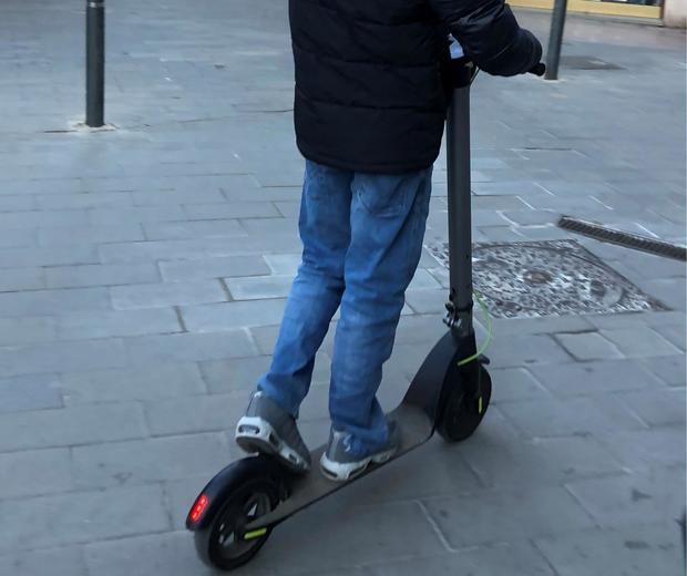 Sant Andreu de la Barca intensifica los controles a los patinetes eléctricos