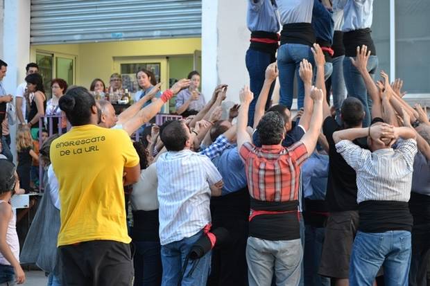 Els Castellers de Cornellà, a la imatge durant un assaig, han apadrinat en més d'una ocasió a altres colles de dins i fora del territori