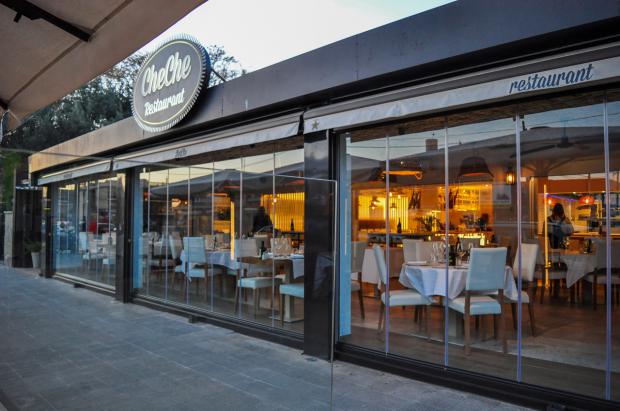 El “Arroz de Castelldefels”, creatividad mediterránea con sello Che Che frente al paseo marítimo