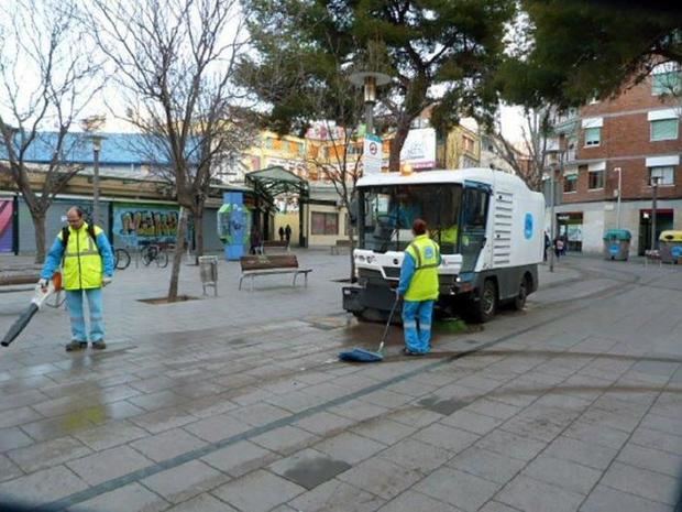 Personal de limpieza del servicio de limpieza (Foto: Aj. de L'Hospitalet)