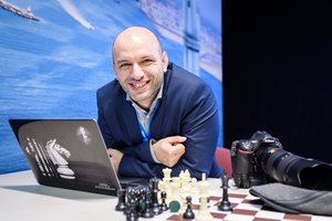 Ronda 6: La mirada de David Llada inmortaliza a los talentos del VI El Llobregat Open Chess Tournament