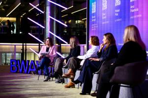 Si las mujeres son mayoría en el tren, ¿por qué no se diseña para ellas? El debate que agita la BWAW