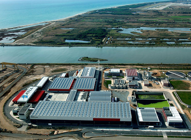 Vista aérea de la desalinizadora de El Prat. 