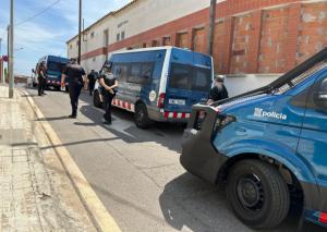 Fin al infierno del casino 'okupa': Albarrosa recupera la paz tras el esperado desalojo policial