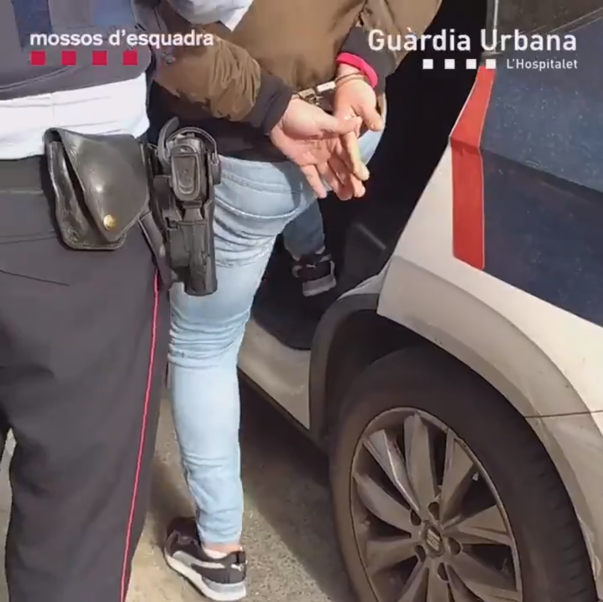 Guardia Urbana y Mossos detienen a un hombre al desmantelar una plantación de marihuana en un edificio de l'Hospitalet