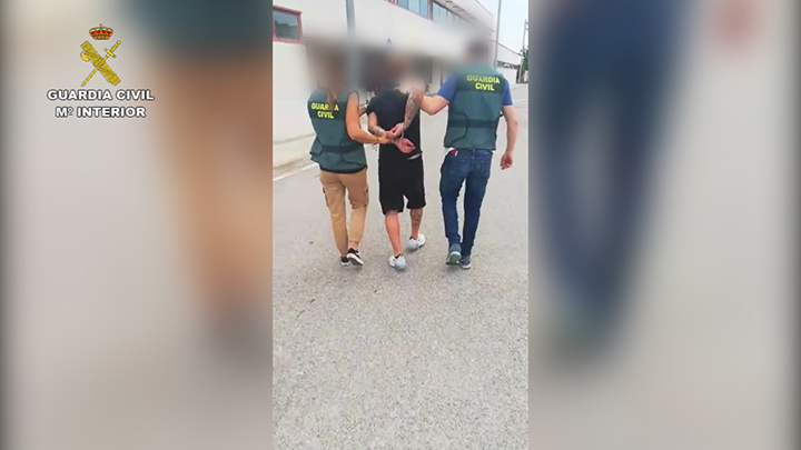 Detienen a un peligroso fugado de la justicia italiana en las inmediaciones del aeropuerto