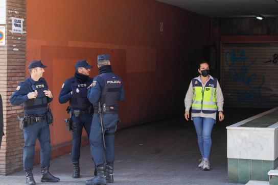 Once detenidos en el registro del Ayuntamiento de Cornellá por la UDEF ante presuntos contratos irregulares