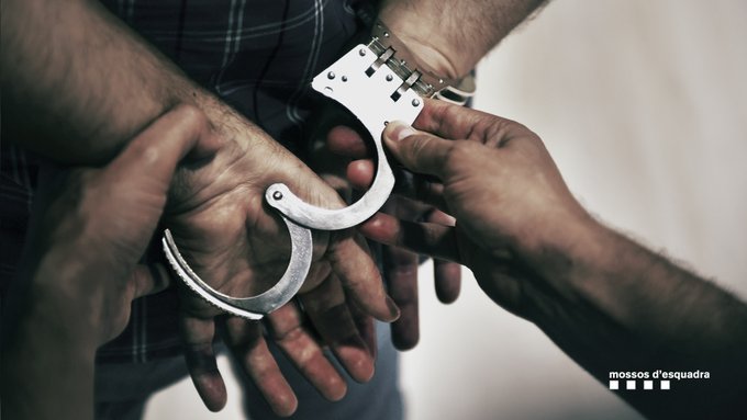 Los Mossos detienen a 3 transportistas que revendian palés a una empresa de Sant Andreu de la Barca