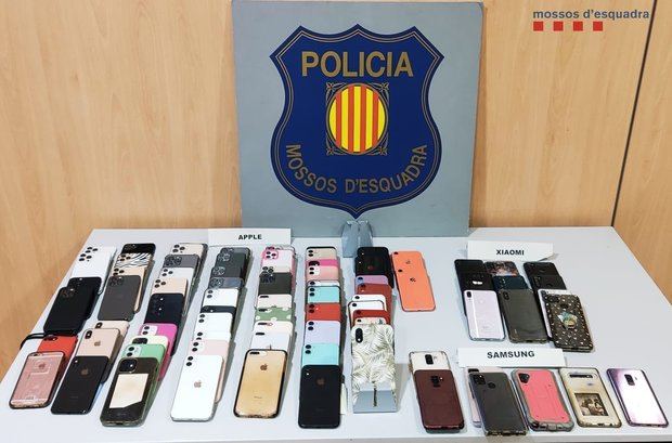 Dos detenidos tras robar 82 teléfonos móviles en una discoteca de Viladecans