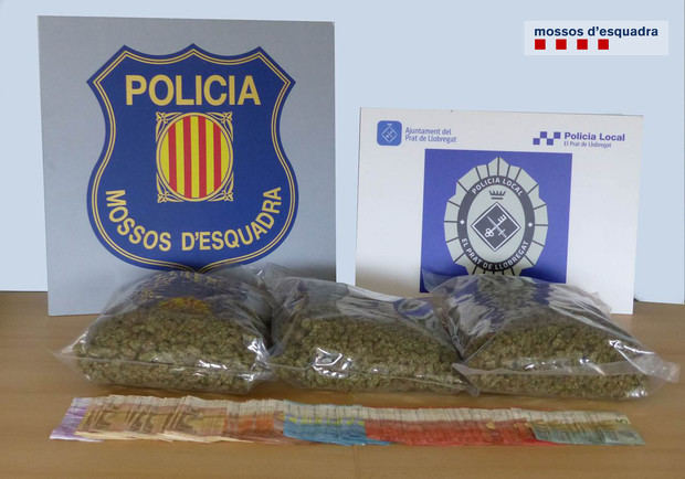 Los tres quilos de marihuana incautados por la Policía Local de El Prat y los Mossos d'Esquadra. 
