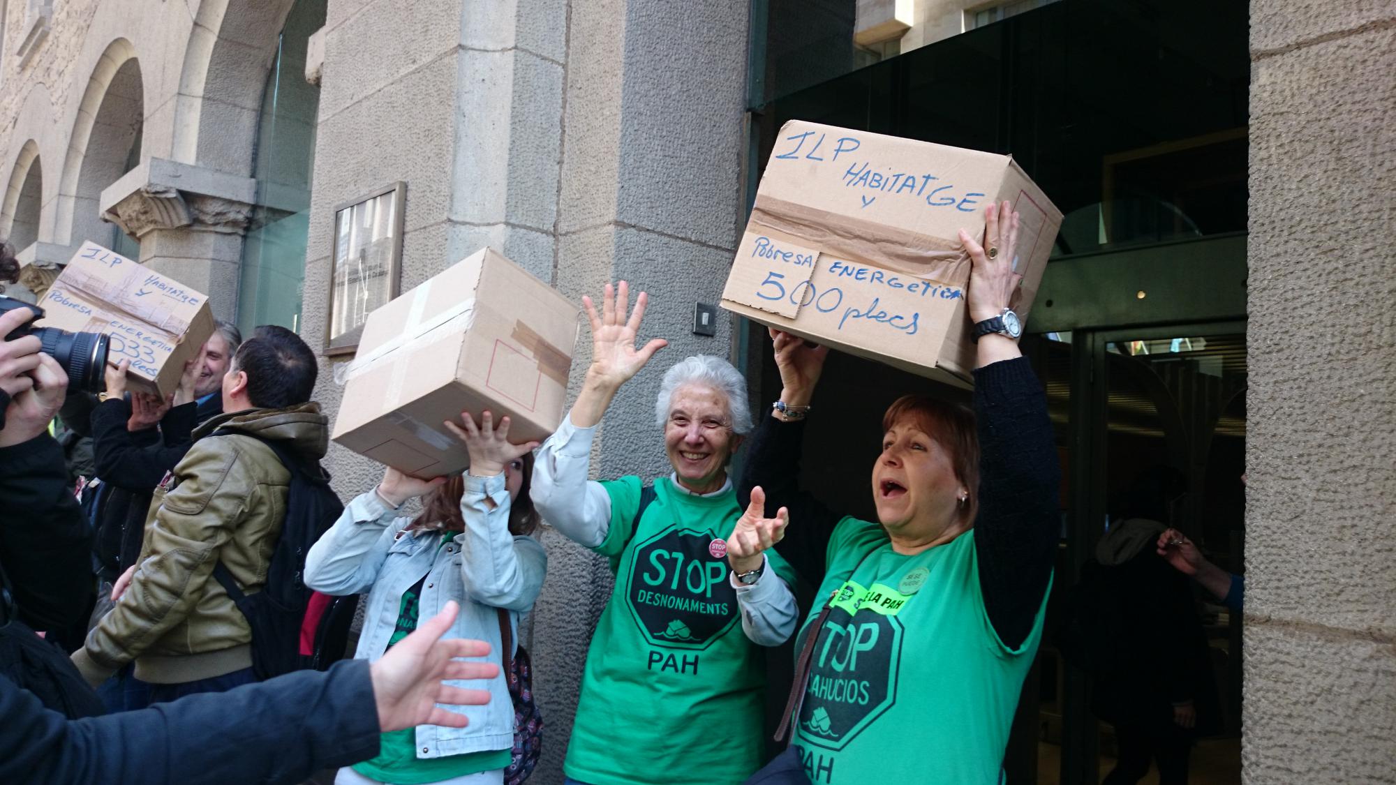 La ILP contra els desnonaments i la pobresa energètica arriba al Parlament